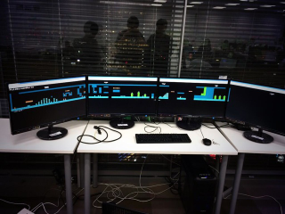 Illustration for article titled Super Mario Bros. on Four Computer Monitors